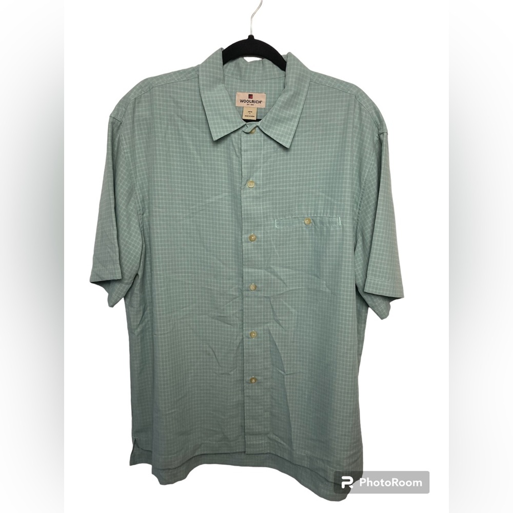 Woolrich green pattern short sleeve button up shirt. Large